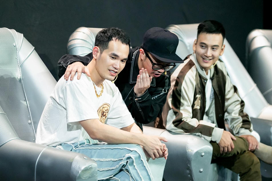 Mỹ Anh ‘đơn thương độc mã’ đánh bại ‘5 chàng lính ngự lâm’ Uni5
