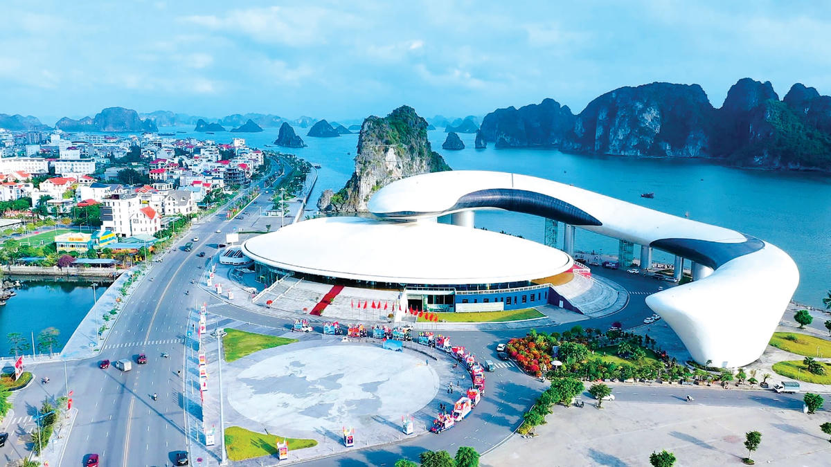 Cung Quy hoạch, Hội chợ và Triển lãm tỉnh Quảng Ninh sở hữu không gian và các phòng chức năng hiện đại, khang trang được bố trí thi đấu môn cờ vua trong khuôn khổ SEA Games 31.