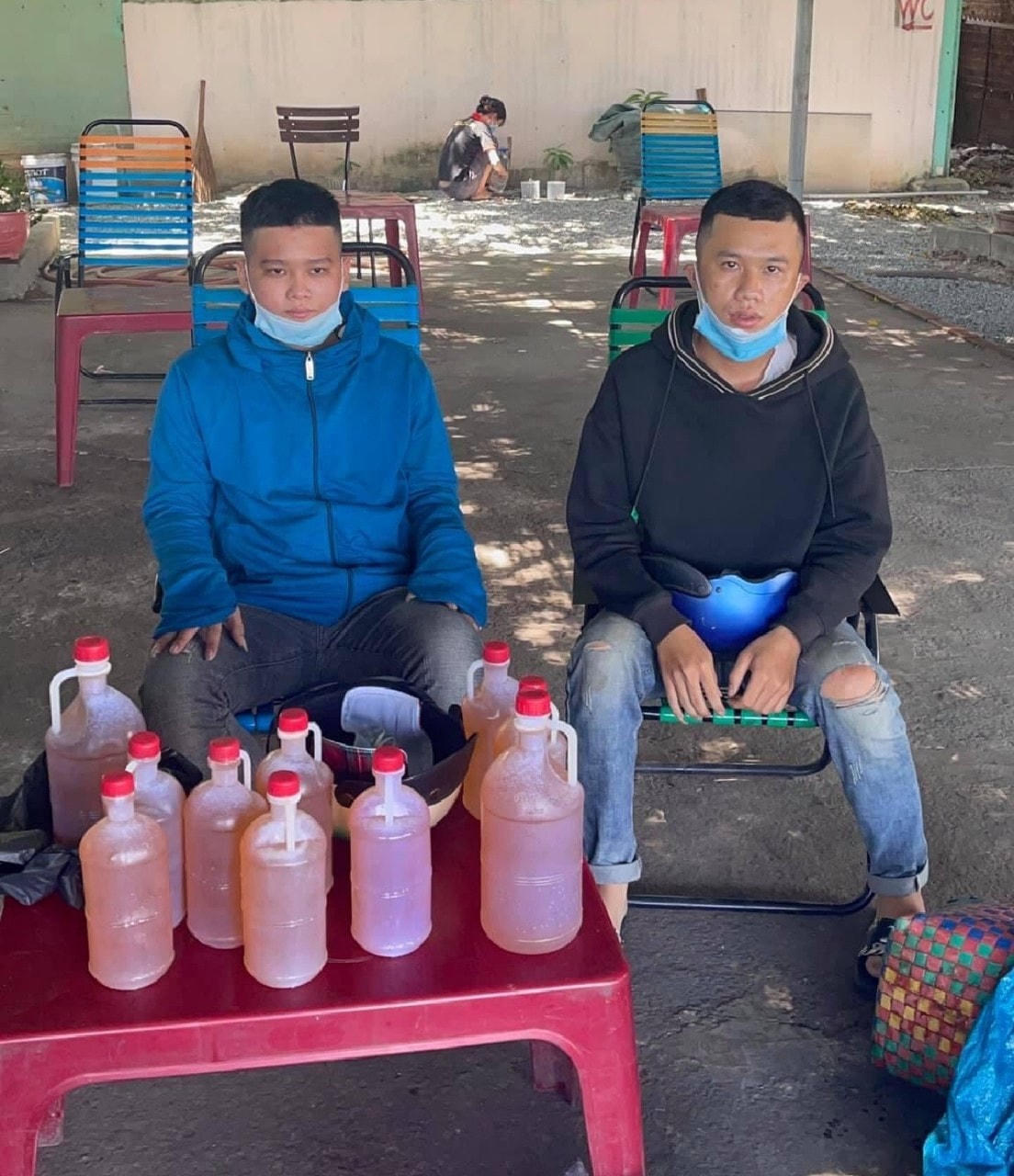 Bị can và tang vật. Ảnh: TL