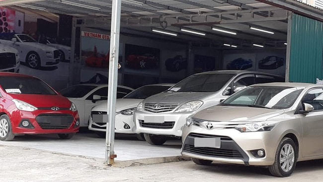 Xe cũ, xe cho thuê nằm đầy gara, tình cảnh hiếm thấy trong mấy năm trở lại đây bởi thời điểm này như mọi năm, nhiều người đi trả lễ chùa cuối năm.