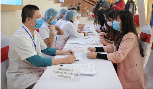 Những tình nguyện viên đầu tiên đăng ký thử nghiệm lâm sàng vaccine Covid-19 tại Học viên Quân Y. (Nguồn: Sưu tầm)
