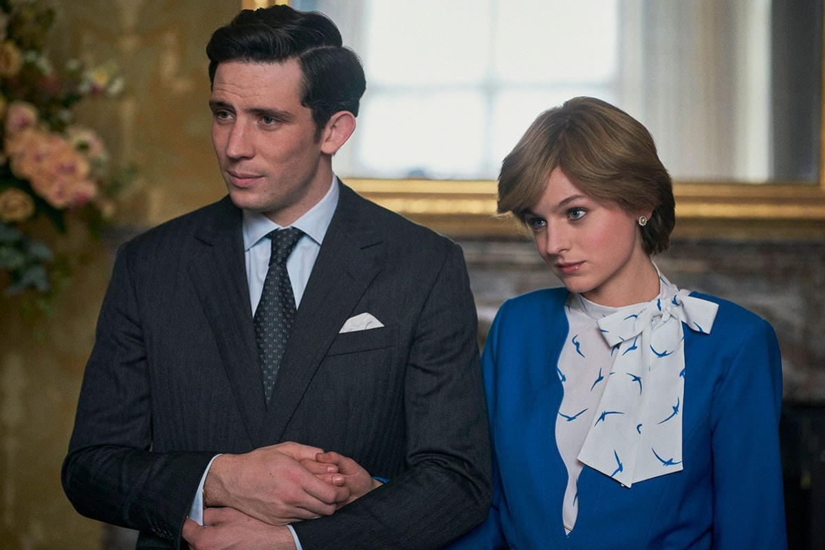 Hai diễn viên trẻ Josh O'Connor và Emma Corrin tái hiện hình ảnh Thái tử Charles, Công nương Diana.  