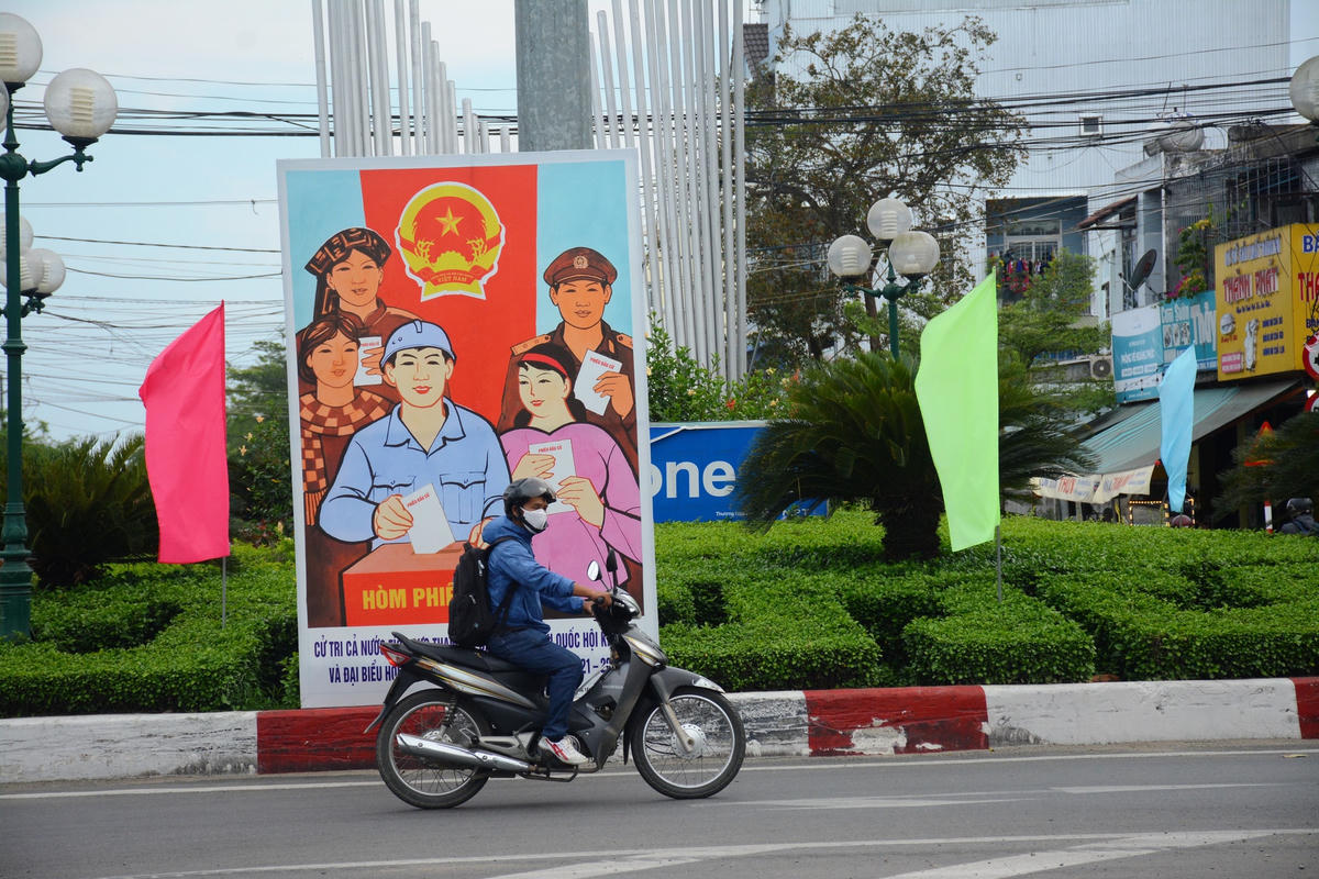 Ngay mai (23/5) cử tri tự tin cầm lá phiếu của mình để bầu người có tài, có đức.