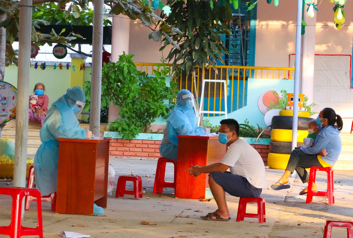 Cán bộ Y tế Khánh Hòa nghi nhân các thông tin của F1.