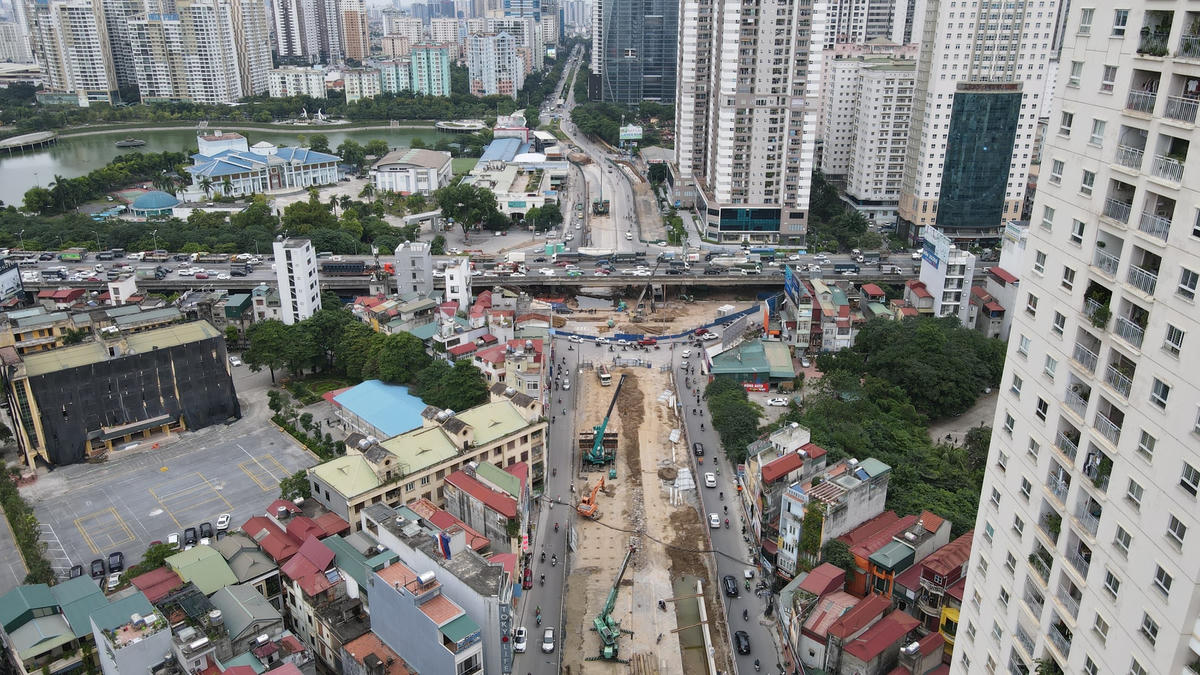 Ông Nghĩa cho biết thêm, với tiến độ thi công như hiện nay sẽ triển khai đào kết cấu hầm chính vào ngày 20/11. Theo đó, nhà thầu đang đưa ra kế hoạch với tư vấn giám sát, chủ đầu tư, dự kiến tháng 9 – 10/2022 sẽ bàn giao thông xe tuyến hầm.