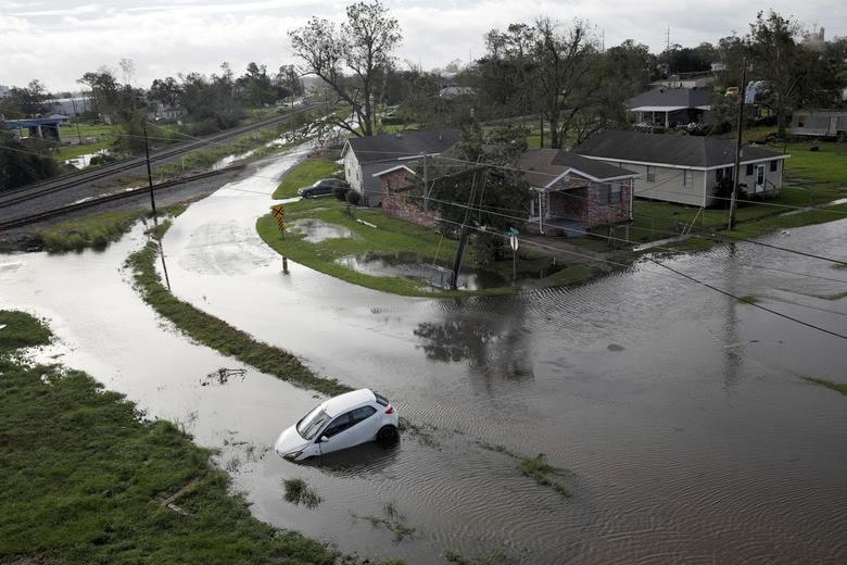 Hình ảnh đường phố ngập lụt sau khi cơn bão Ida đổ bộ vào thị trấn Kenner, bang Louisiana.