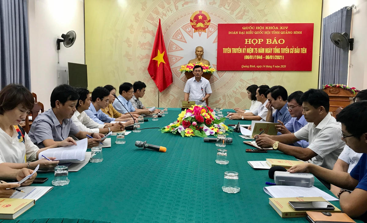 Quang cảnh buổi họp báo.