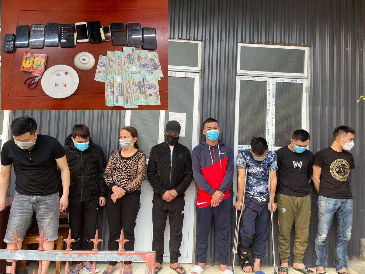 8 người tham gia chơi xóc đĩa bị bắt giữ.