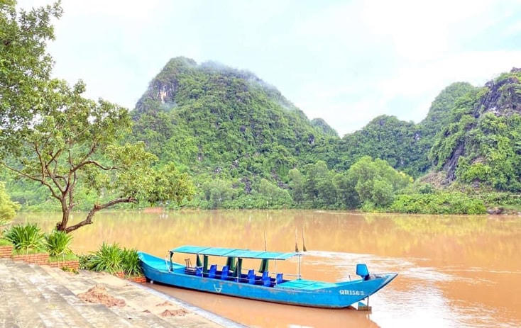 Ngừng đón khách tham quan ở động Phong Nha do nước lũ dâng cao.