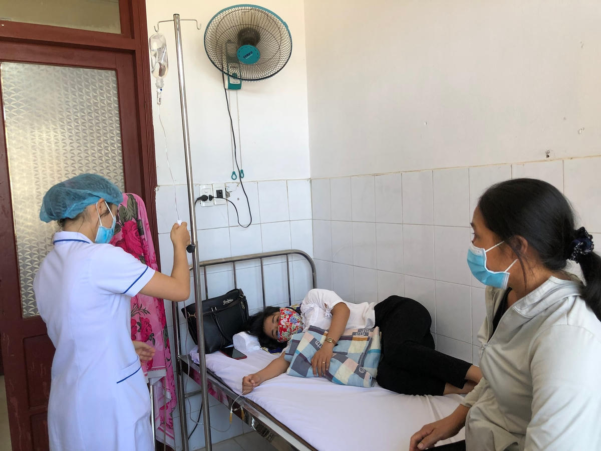 Bệnh nhân ngộ độc được điều trị trong bệnh viện.