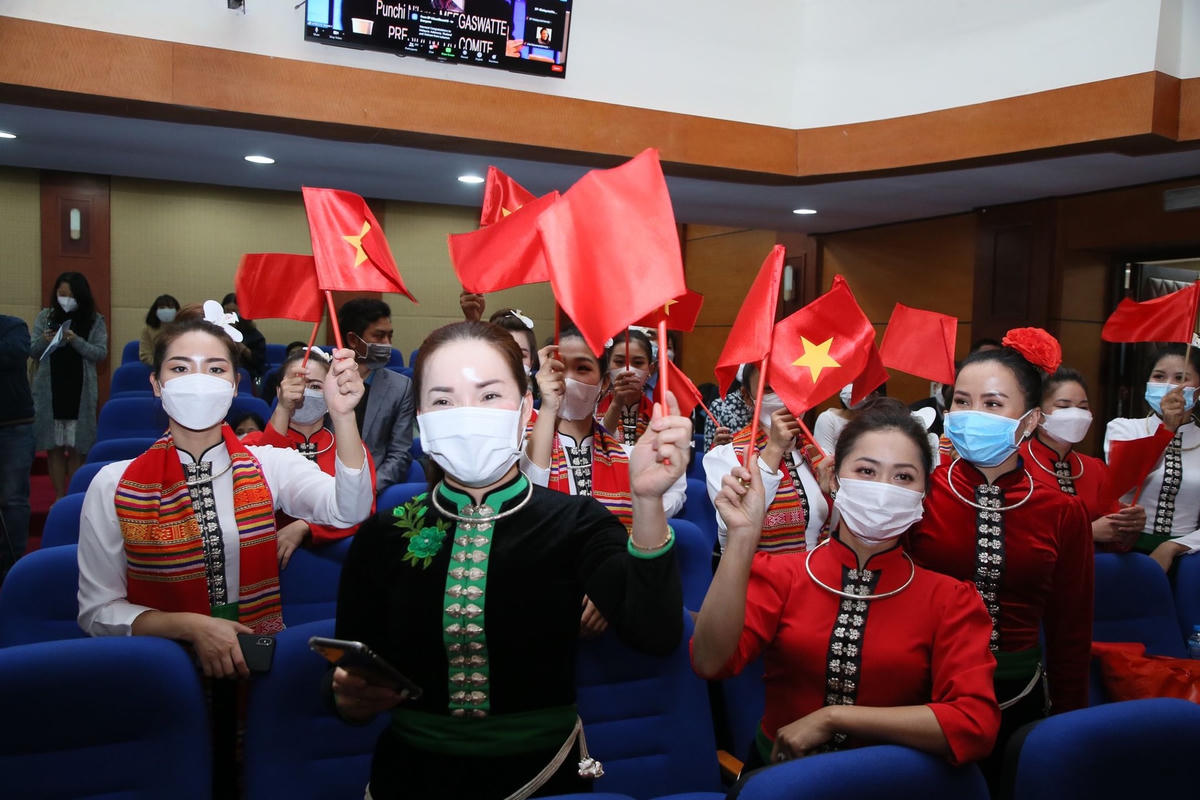 Hồ sơ đề cử của nghệ thuật Xòe Thái thể hiện sự tham gia rộng rãi của cộng đồng. Ảnh: Quang Vinh.