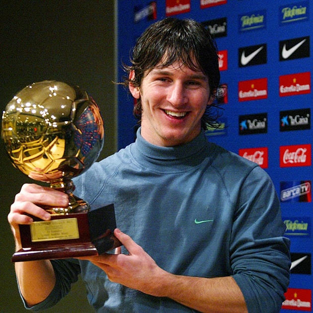 20 khoảnh khắc định nghĩa sự nghiệp vĩ đại của huyền thoại bóng đá Lionel Messi
