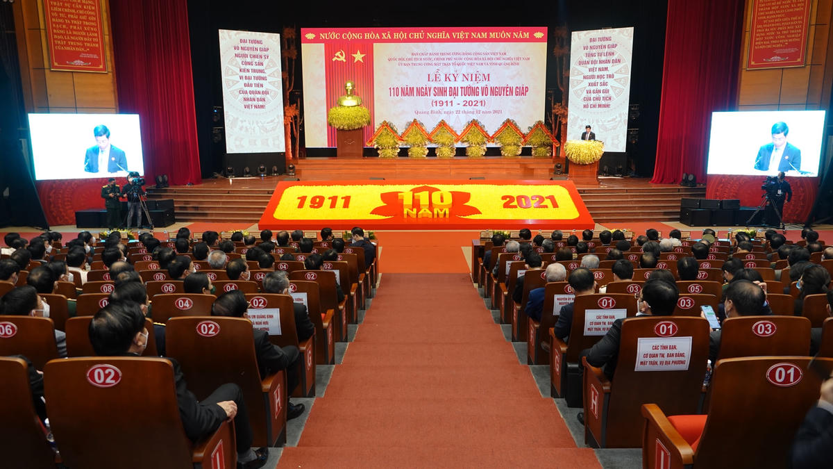 Quang cảnh buổi lễ kỷ niệm 110 năm Ngày sinh Đại tướng Võ Nguyên Giáp.