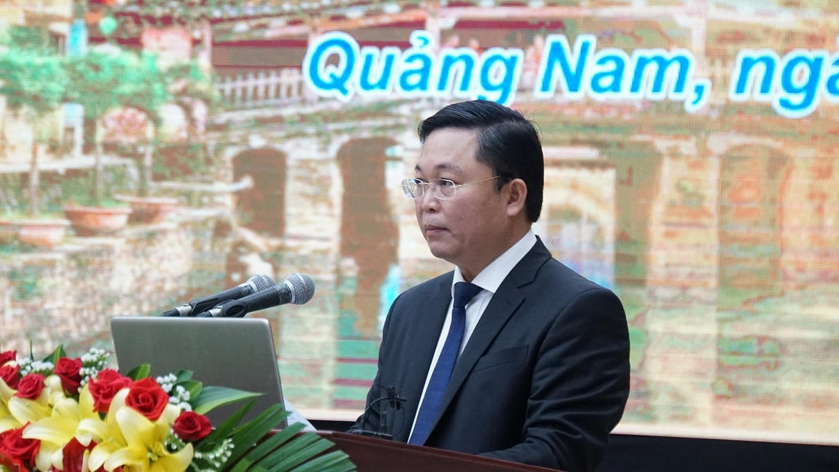 Ông Lê Trí Thanh, Chủ tịch UBND tỉnh Quảng Nam phát biểu khai mạc hội thảo..