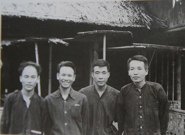 Từ trái sang: Nhà văn Tô Hoài, nhà báo Xuân Thủy, nhà văn Nguyễn Huy Tưởng và nhà văn Nam Cao. Ảnh: Trần Văn Lưu.