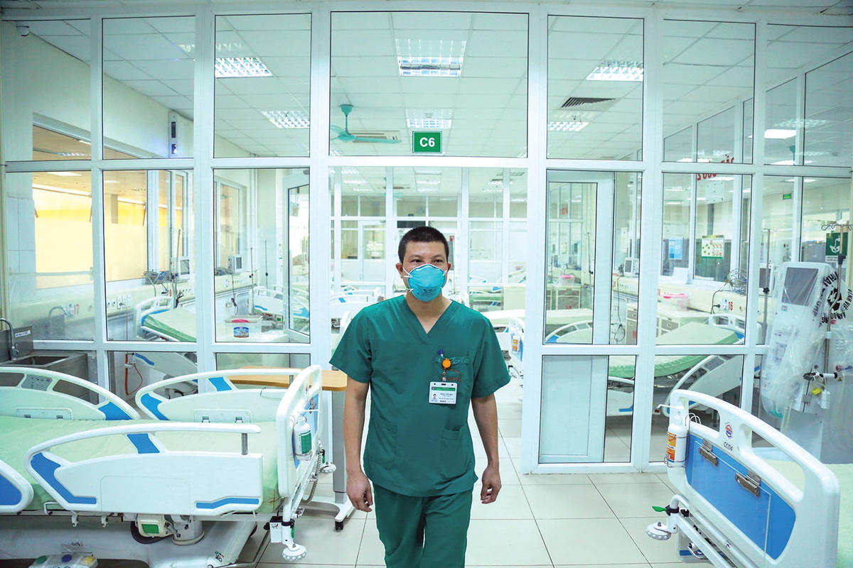 Chuẩn bị đón công dân Việt Nam trở về từ Guinea Xích đạo tại Bệnh viện Nhiệt đới trung ương 2.