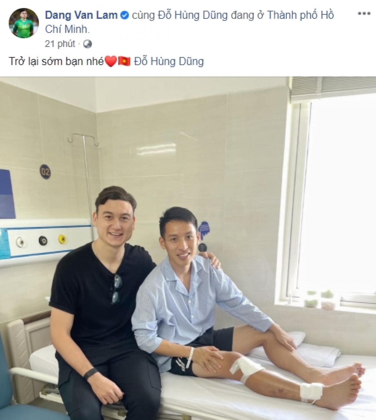 Văn Lâm đến thăm Hùng Dũng.