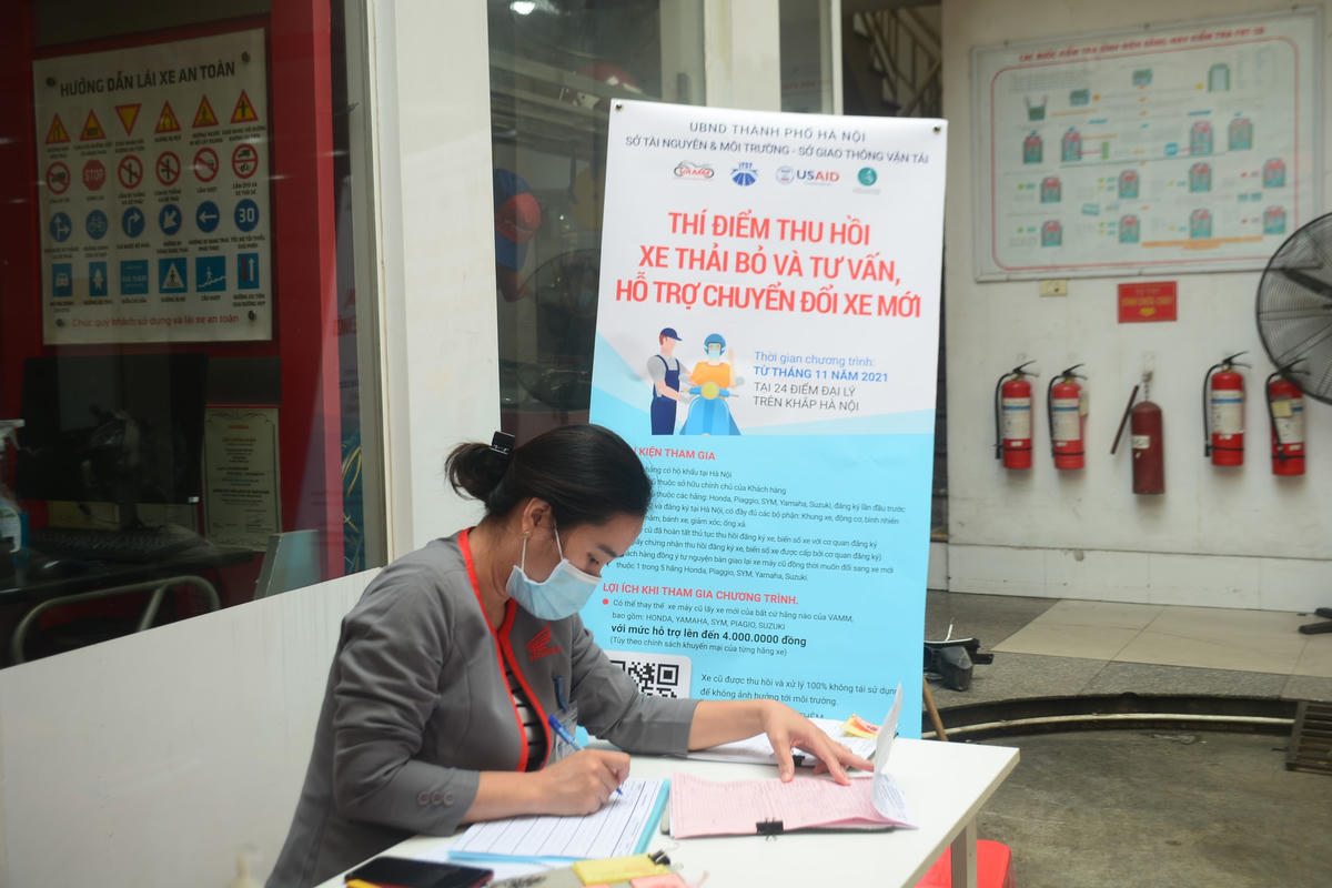 Từ ngày 12 - 30/11, Hà Nội tổ chức chương trình "Thí điểm đo kiểm khí thải xe mô tô, xe gắn máy cũ đang lưu hành trên địa bàn Thủ đô".