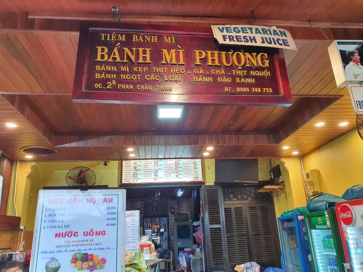 Tiệm bánh mì Phượng hơn 30 năm tồn tại ở Hội An.