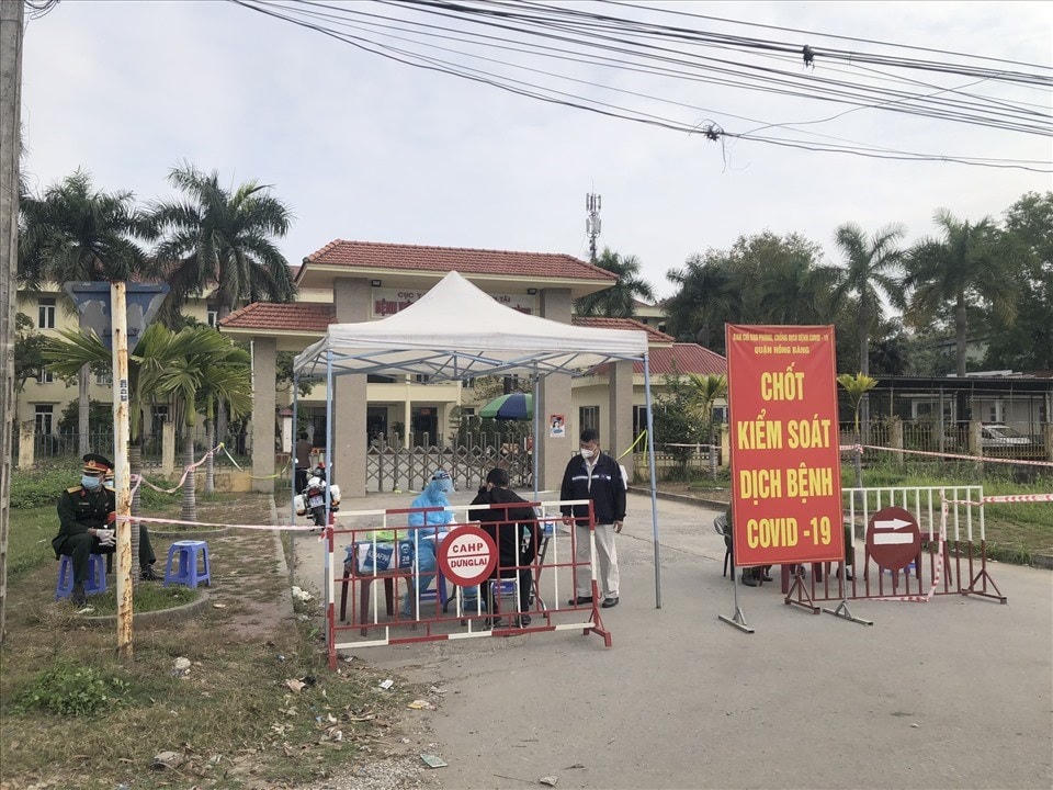 Hải Phòng tiến hành phong tỏa Bệnh viện GTVT sau khi ghi nhận ca dương tính Covid-19 là nữ điều dưỡng tại bệnh viện. 