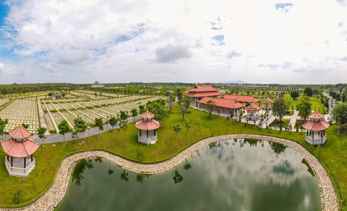 Khu tịnh xá được xây dựng với 3 dãy nhà, gồm hai dãy tịnh xá hai bên và chánh điện ở giữa. Đây là nơi tiếp đón và nghỉ chân cho các thiền sư, tăng đoàn khi tới đây hành lễ.