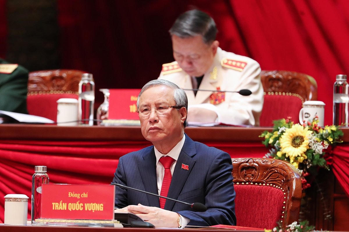 Thường trực Ban Bí thư Trần Quốc Vượng tham gia Đoàn Chủ tịch điều hành Đại hội.