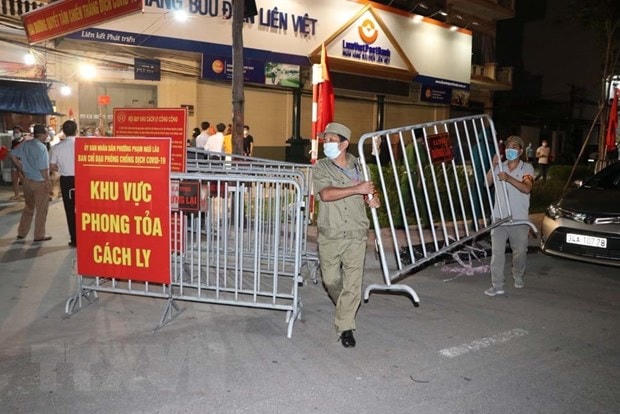 Ban Chỉ đạo phòng, chống dịch Covid-19 thành phố Hạ Long đã tiến hành khoanh vùng, phong tỏa cách ly tạm thời đối với nhà nghỉ Hòa Bình. (Ảnh minh họa: TTXVN).