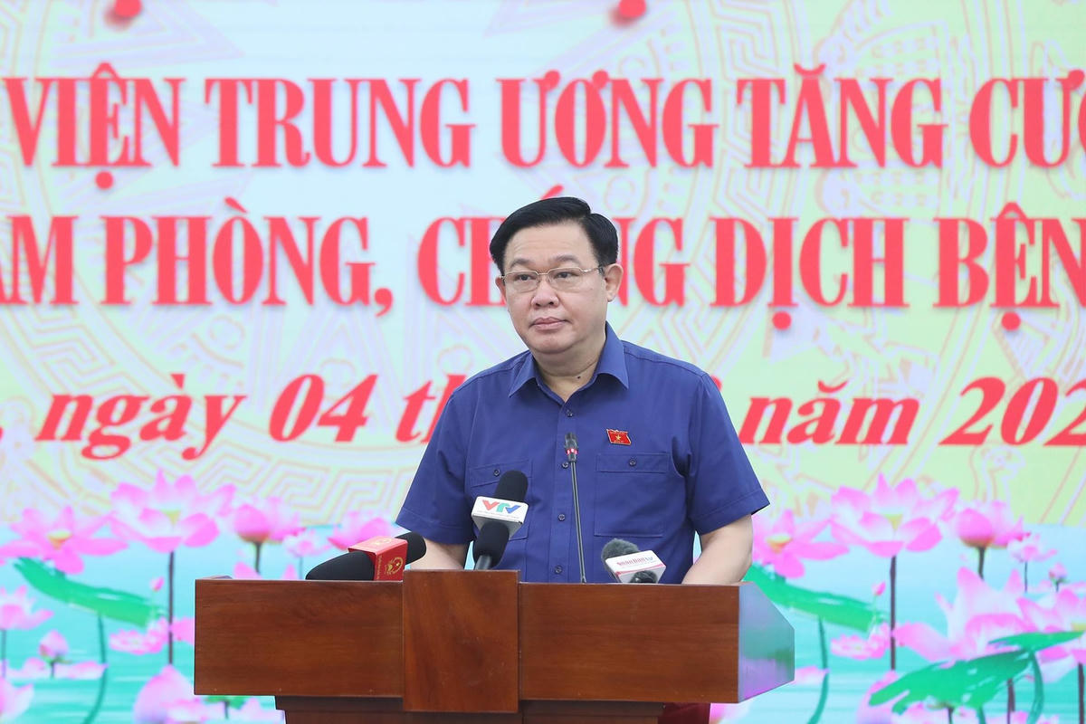 Chủ tịch Quốc hội Vương Đình Huệ phát biểu tại buổi gặp mặt. Ảnh: Quang Vinh.