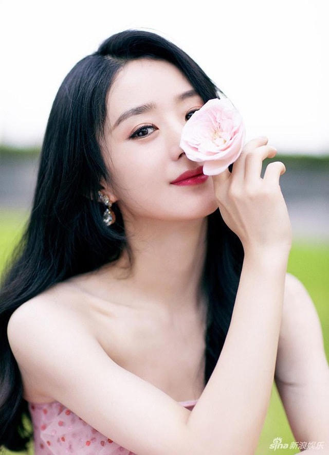 Sau khi sinh, nhan sắc và sự nghiệp của Triệu Lệ Dĩnh đều "thăng hoa".  