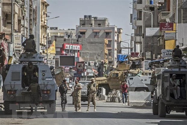 Lực lượng an ninh Ai Cập tuần tra tại thủ phủ El-Arish, Bắc Sinai. (Ảnh: AFP/TTXVN).
