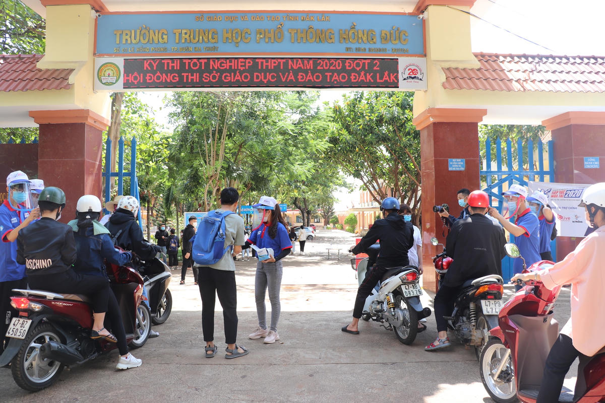 Theo đó, đợt này tỉnh Đắk Lắk có khoảng 5.400 thí sinh dự thi thuộc địa bàn TP Buôn Ma Thuột và các thí sinh thuộc diện F1, F2, Sở Giáo dục và Đào tạo một số tỉnh lân cận như Đắk Nông, Kon Tum, Gia Lai, Khánh Hòa, Phú Yên...