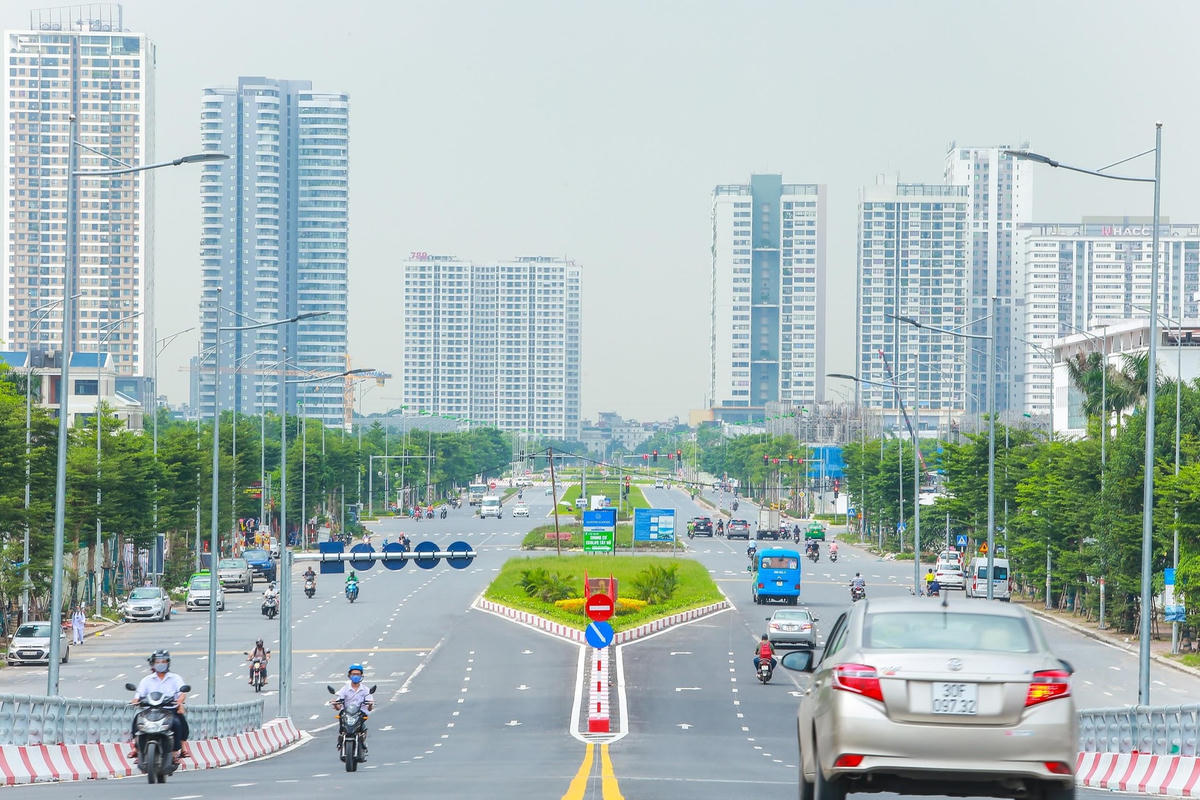 Đường Nguyễn Văn Huyên kéo dài qua 3 quận nội thành Hà Nội.