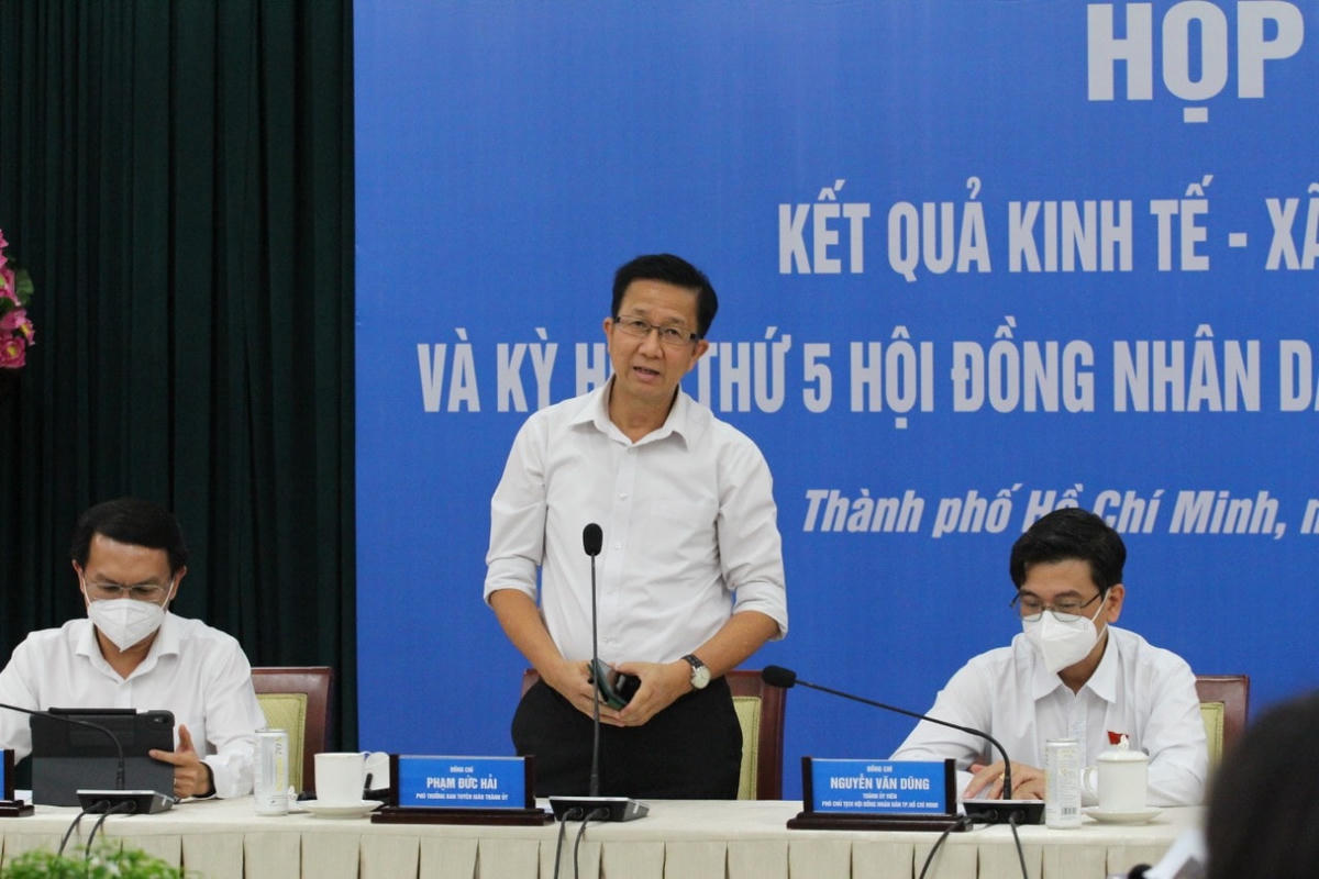 Ông Phạm Đức Hải, Phó trưởng Ban Tuyên giáo Thành ủy kiêm Phó trưởng Ban chuyên trách Ban Chỉ đạo phòng chống dịch Covid-19 và phục hồi kinh tế TP HCM phát biểu tại buổi họp báo. (Ảnh: Gia Hiệp).