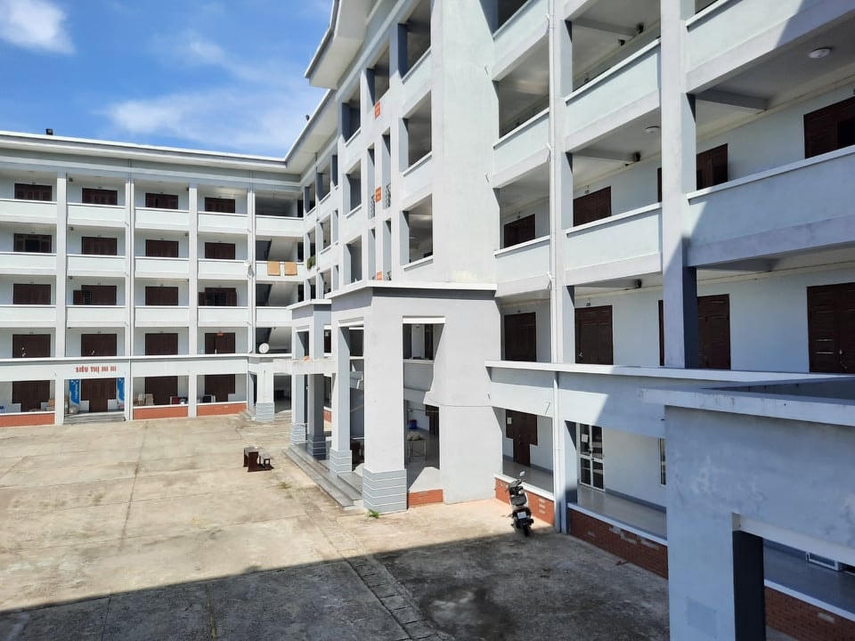 Khu cách ly Trường Trung cấp Cảnh sát nhân dân V.