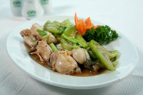 Mướp hương xào ếch ngon miệng, bổ dưỡng, thanh nhiệt, rất thích hợp trong những ngày nắng nóng.