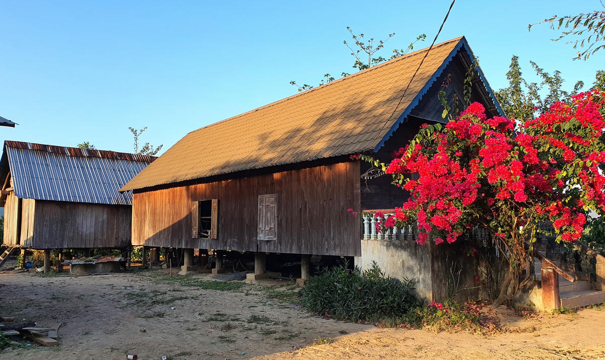 Nhà dài ở Tơng Rang A. Ảnh: T.L.