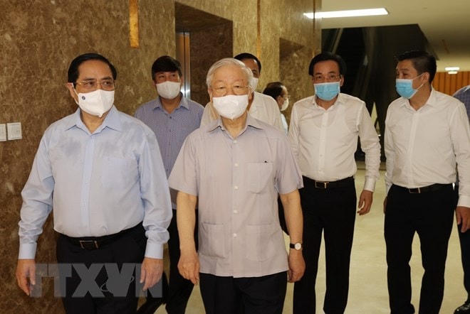 Thủ tướng Chính phủ Phạm Minh Chính đón Tổng Bí thư Nguyễn Phú Trọng tới dự Phiên họp. (Ảnh: Trí Dũng/TTXVN).