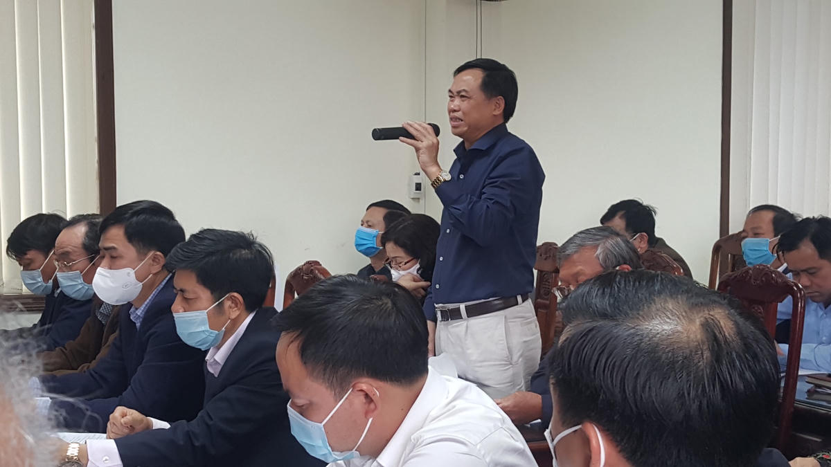 Đại biểu phát biểu thảo luận.