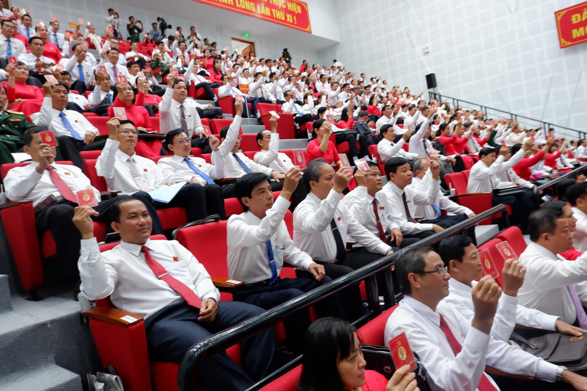 Các Đại biêu rtham gia biểu quyết tại Đại hội