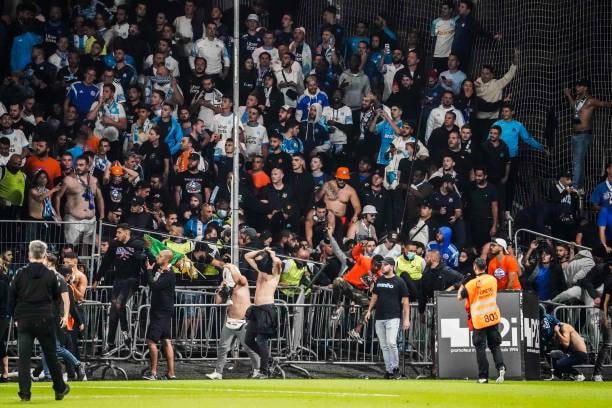Khán giả giải Ligue 1 lần thứ 3 gây hỗn loạn từ khi Messi đến thi đấu