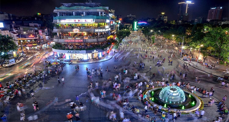Hà Nội mở lại phố đi bộ quanh Hồ Gươm và đón khách tới Chùa Hương