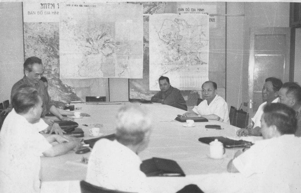 Ngày 14/4/1975, tại Tổng Hành dinh (Nhà D67), Bộ Chính trị quyết định đặt tên chiến dịch Sài Gòn - Gia Định là chiến dịch Hồ Chí Minh.