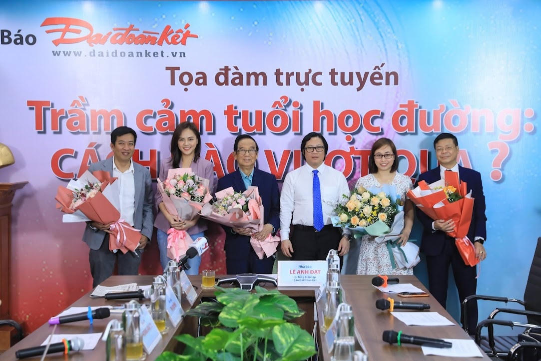 Nhà báo Lê Anh Đạt cảm ơn các vị khách mời tham gia Tọa đàm. Ảnh: Quang Vinh.