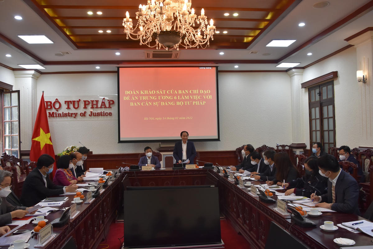 Quang cảnh buổi làm việc.