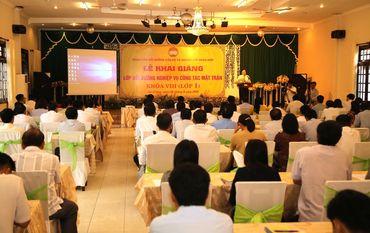 Có 150 cán bộ Mặt trận các tỉnh, thành phía Nam dự khoá bồi dưỡng.