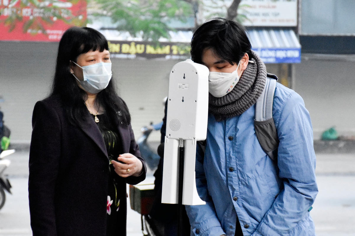 Học sinh lớp 12 ở Hà Nội trở lại trường: Vừa vui vừa hồi hộp