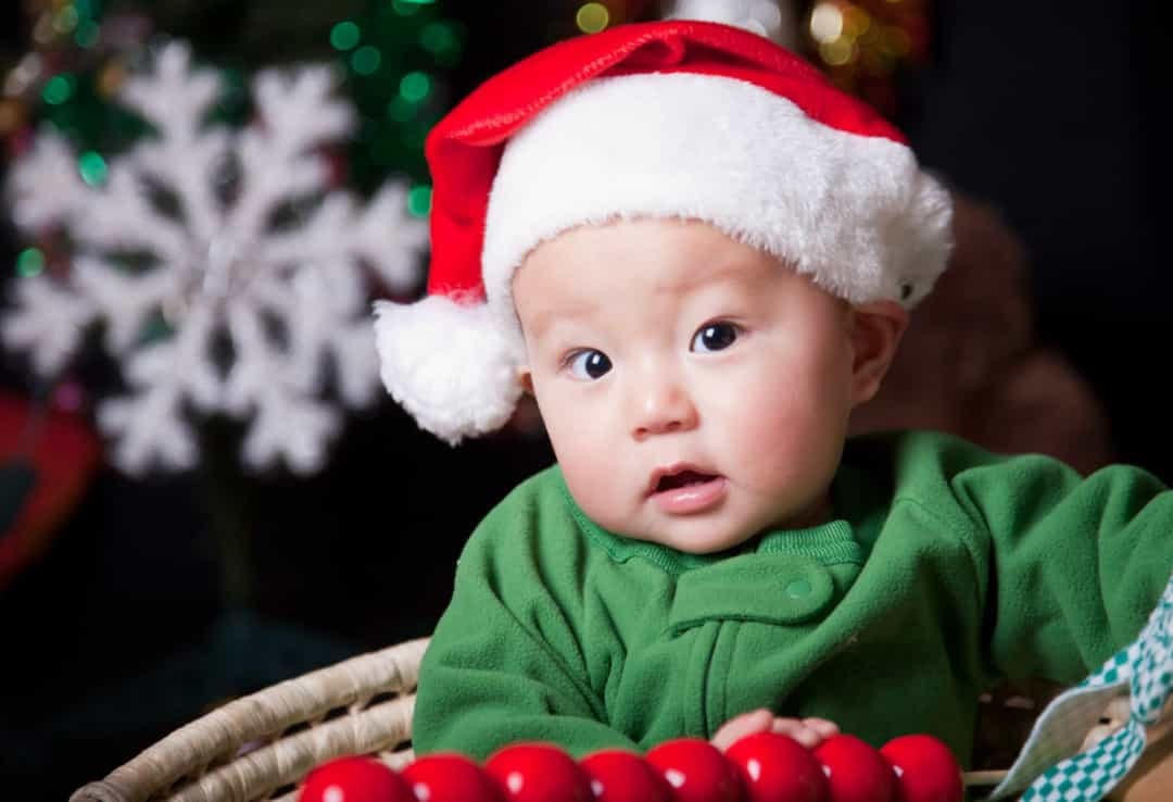 [ẢNH] Ngất ngây ngắm những 'ông, bà Noel' nhí siêu đáng yêu