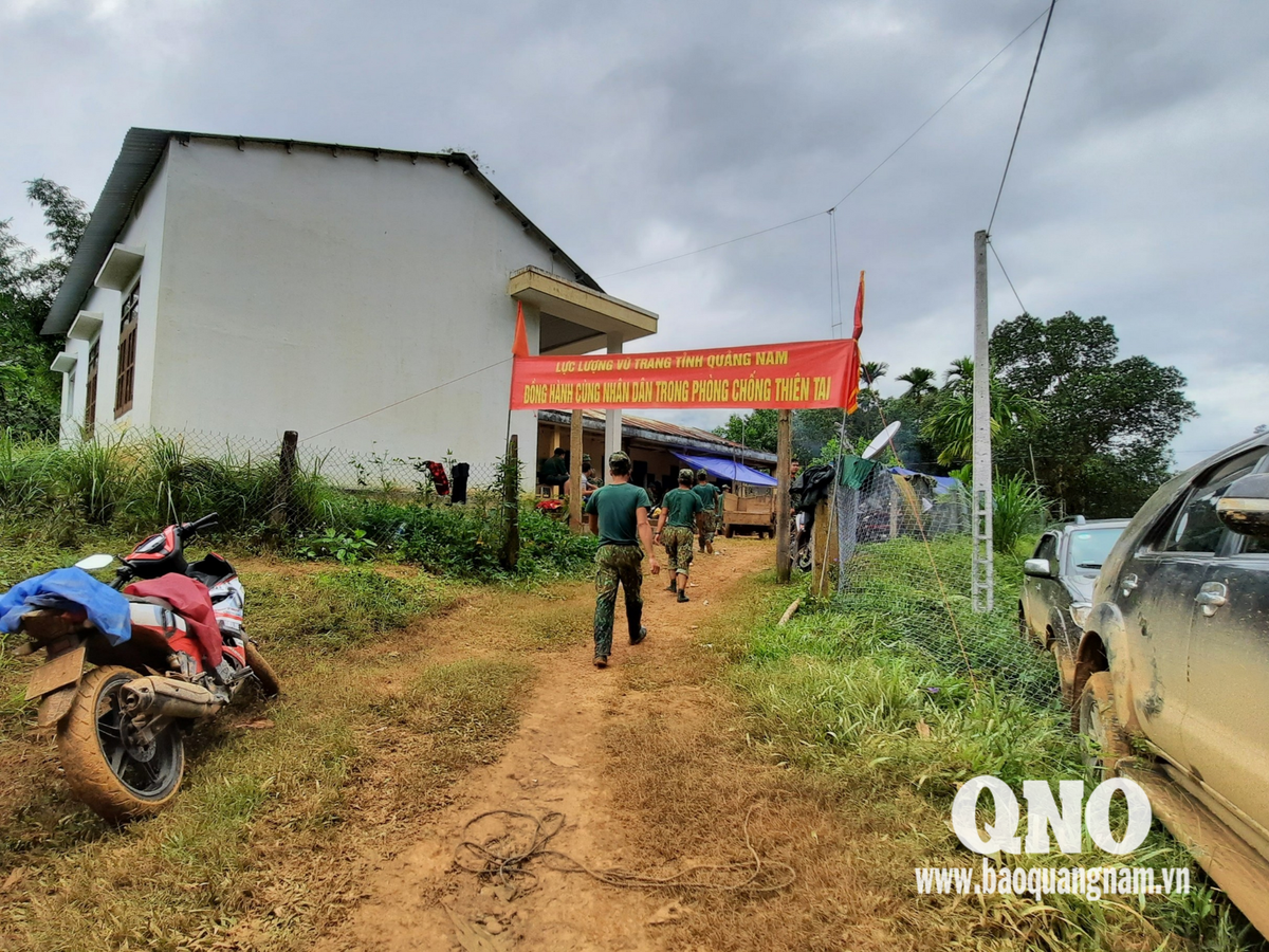 Một trường học trên địa bàn được trưng dụng làm nơi đóng quân của Quân khu 5.