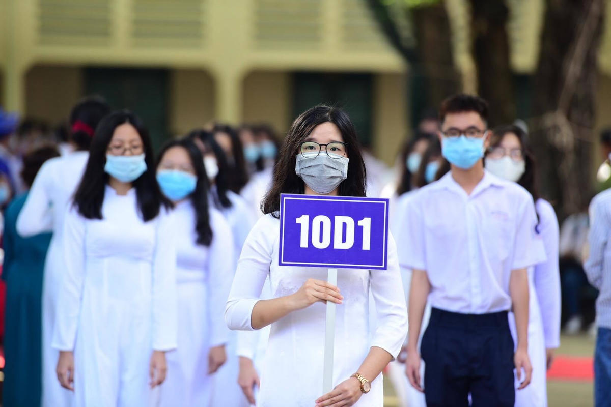 Nữ sinh TP HCM trong ngày khai giảng năm học 2020 – 2021 Ảnh: Thanh Tùng.