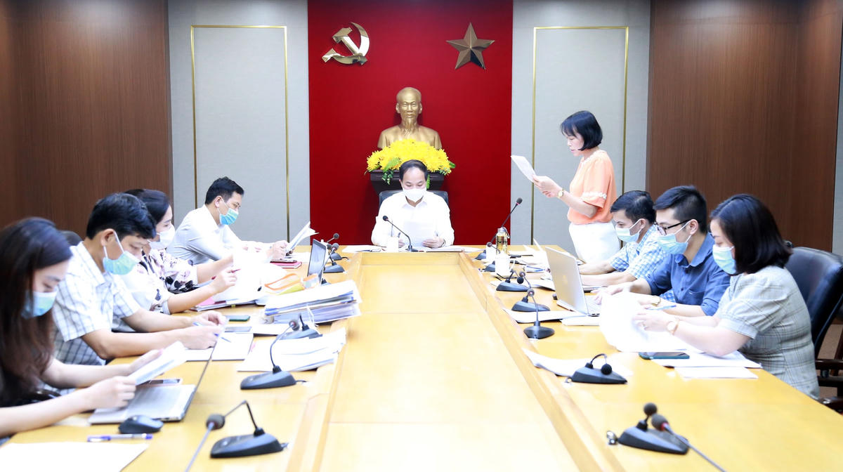 Quang cảnh cuộc họp. Ảnh: halongcity.gov.